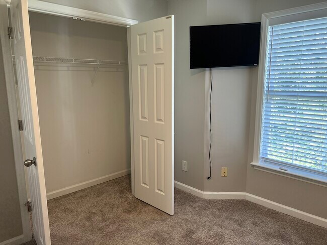 Building Photo - 3630 3B-3643 Morris Farm Dr