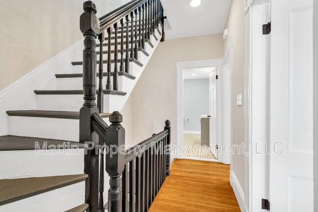 Building Photo - 14-14 Beltran St