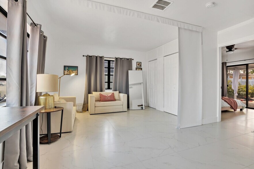 Primary Photo - 2932 NW 10th Ave