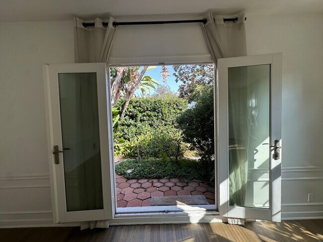 Building Photo - 1407 Laurel Ave