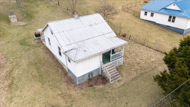 Building Photo - Cozy Living in a Convenient Christiansburg Location