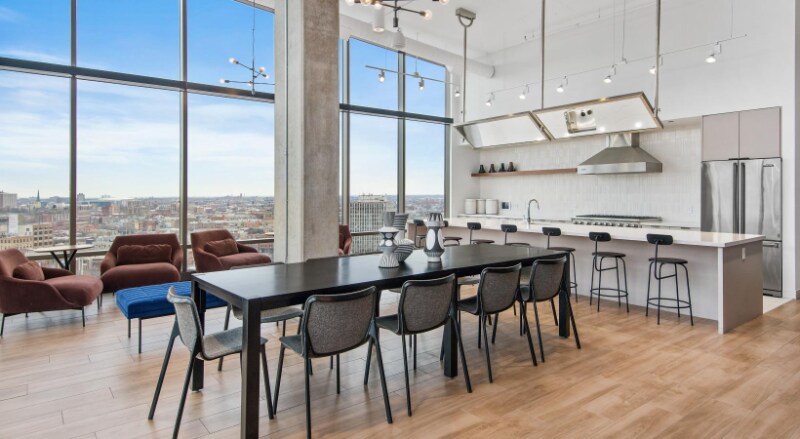 Building Photo - 1001 W Chicago Ave