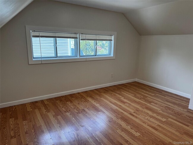 Building Photo - 12 Elves Ln
