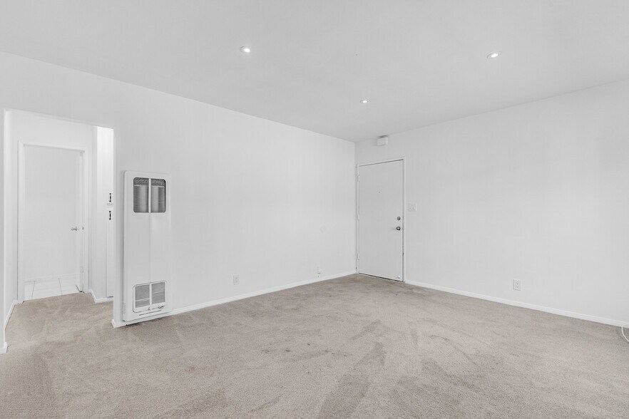 Building Photo - 536 Hyde Park Pl