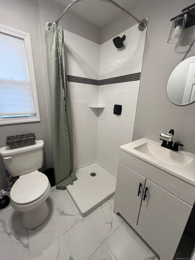 Building Photo - 538B Winthrop Rd