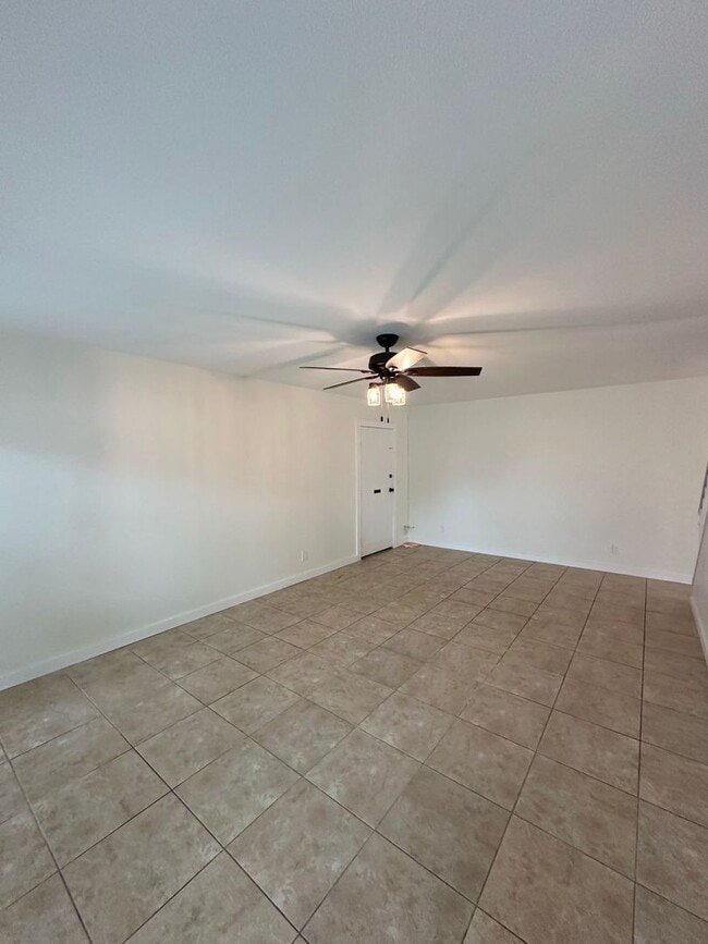 Building Photo - Anaheim 3 Bedroom 2.5 Bath Townhome - 1 Ca...