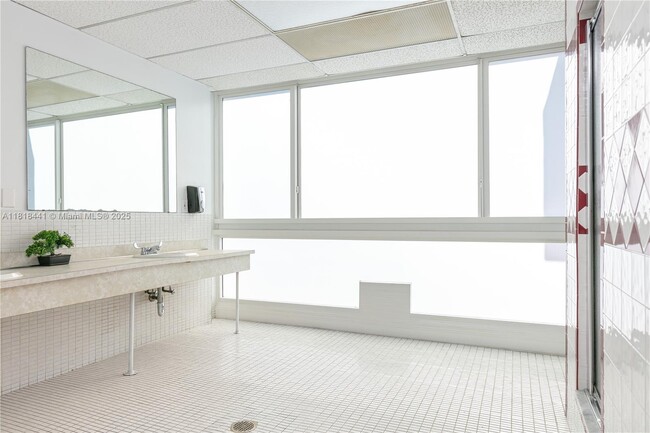 Building Photo - 2715 N Ocean Blvd