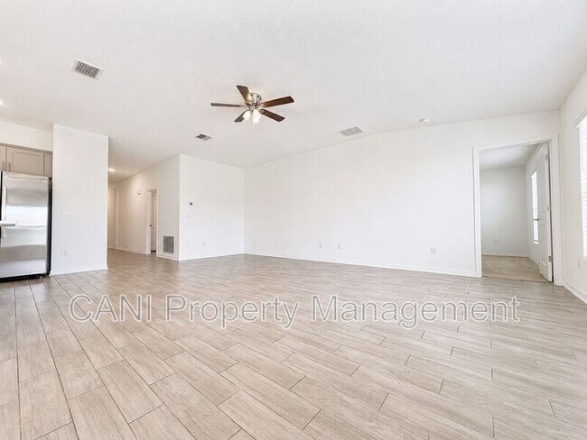 Building Photo - 1100 Sand Trap Ct