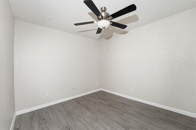 Building Photo - 5667 Birchmont Dr