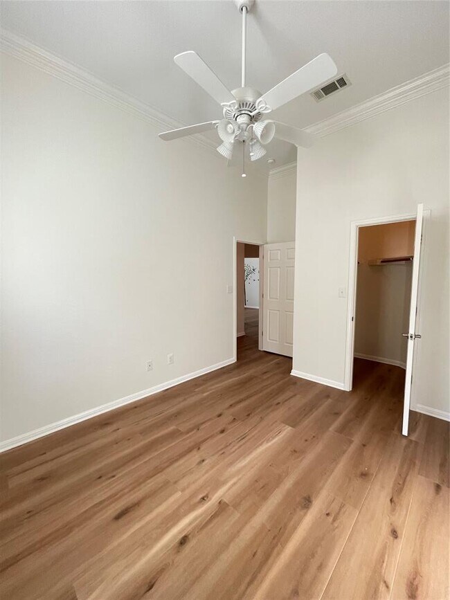 Building Photo - 15801 Belfin Dr