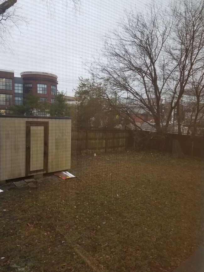 Building Photo - 5 BR Near ODU!
