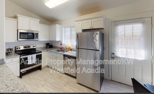Building Photo - 571 N 10th Pl