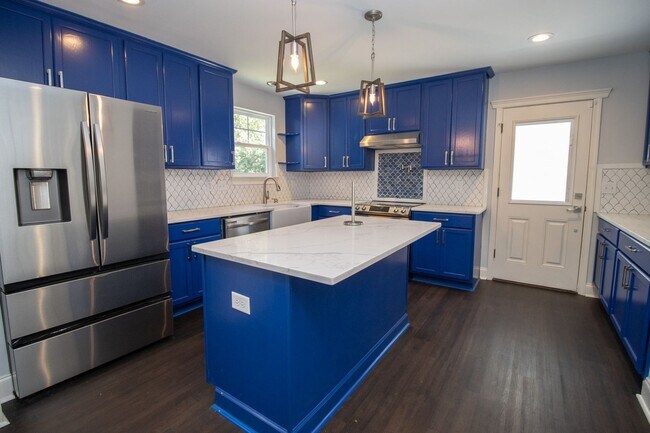 Building Photo - Charming 3-Bed, 3.5-Bath Home Near Augusta...