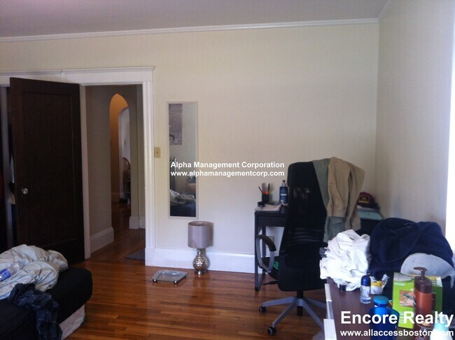 Building Photo - 349 Pleasant St