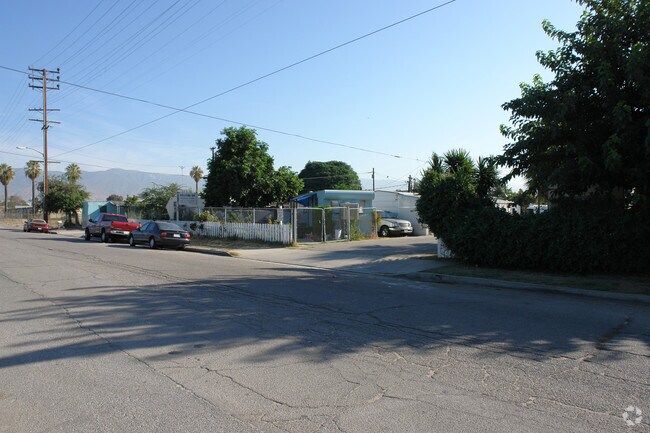 Building Photo - 355 S Stoddard Ave