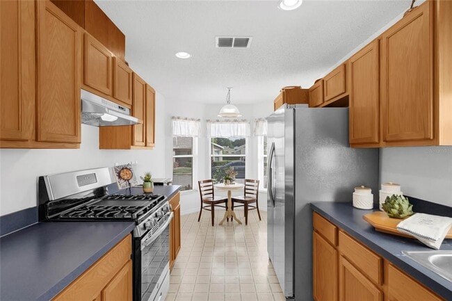 Building Photo - 408 Lake Suzanne Dr