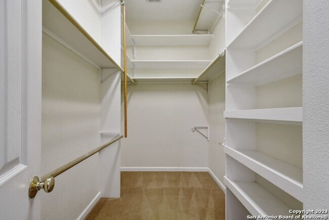 Building Photo - Braun and 1604 Area in Greenbriar gated community