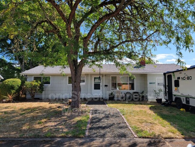 Primary Photo - 1827 NW Menlo Dr