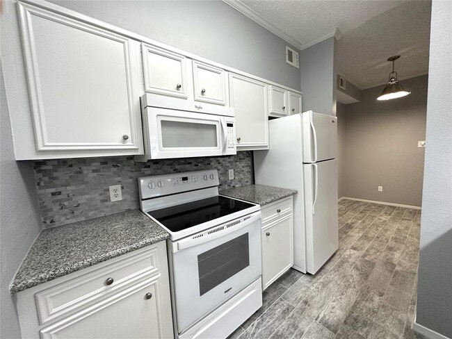 Building Photo - 7037 N Holiday Dr