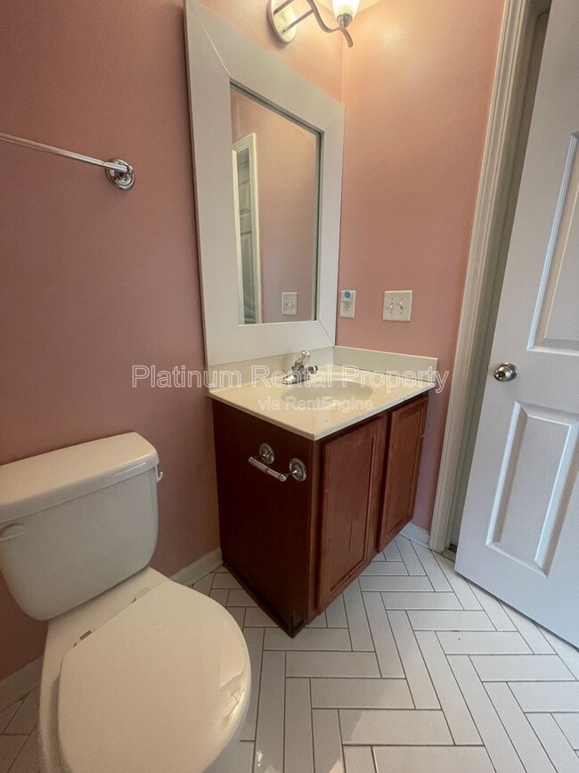 Building Photo - 5545 Weddington Dr