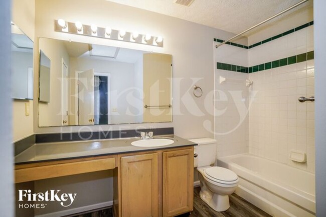 Building Photo - 851 Spivey Ln