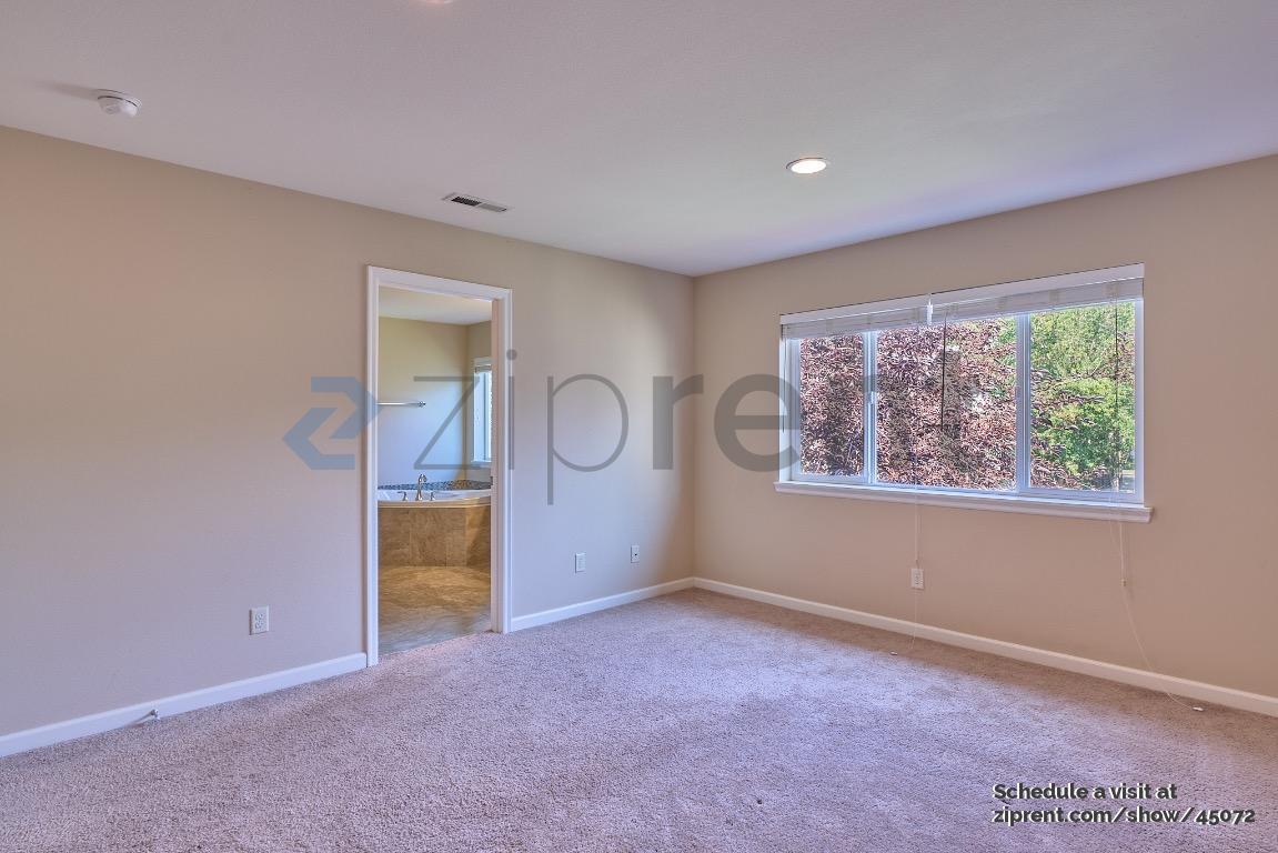 Building Photo - 6267 NE Sherborne St