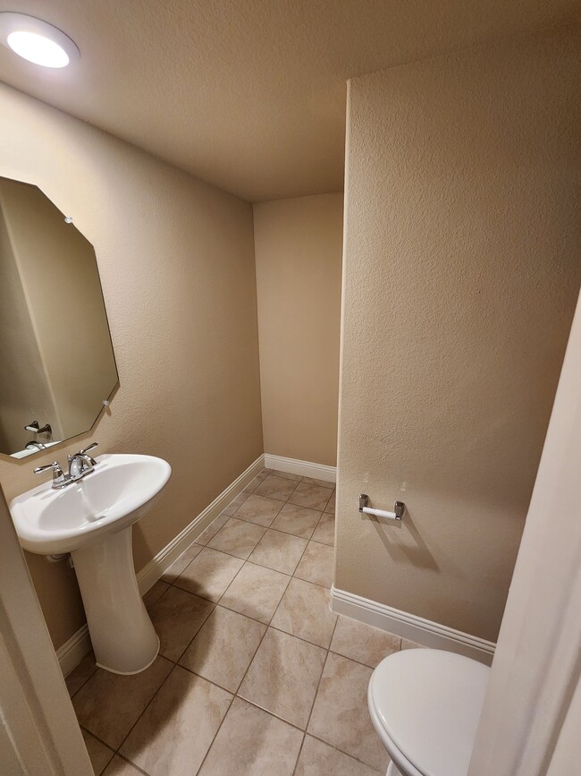 Half bath (downstairs) - 4020 BLESSINGTON DR