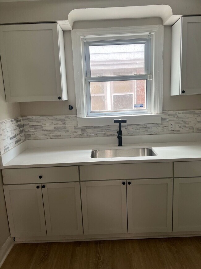 Building Photo - 3-Bedroom Gem on Indiana St with Spacious ...
