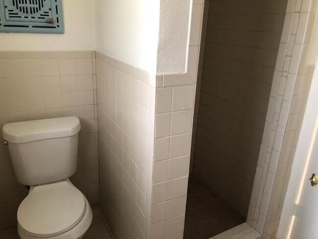 Building Photo - 10806 Burdine St