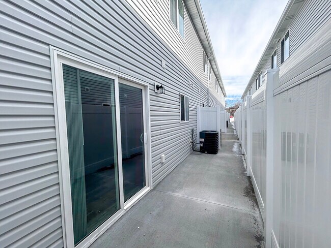 Building Photo - 190 Margette Way