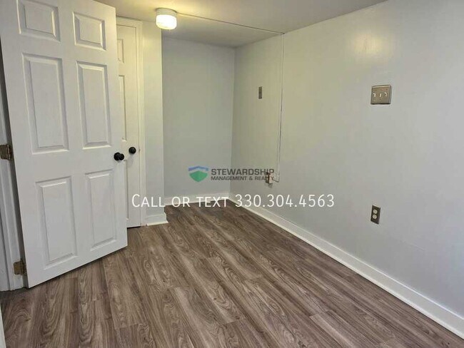Building Photo - 2226 Samuel Ave