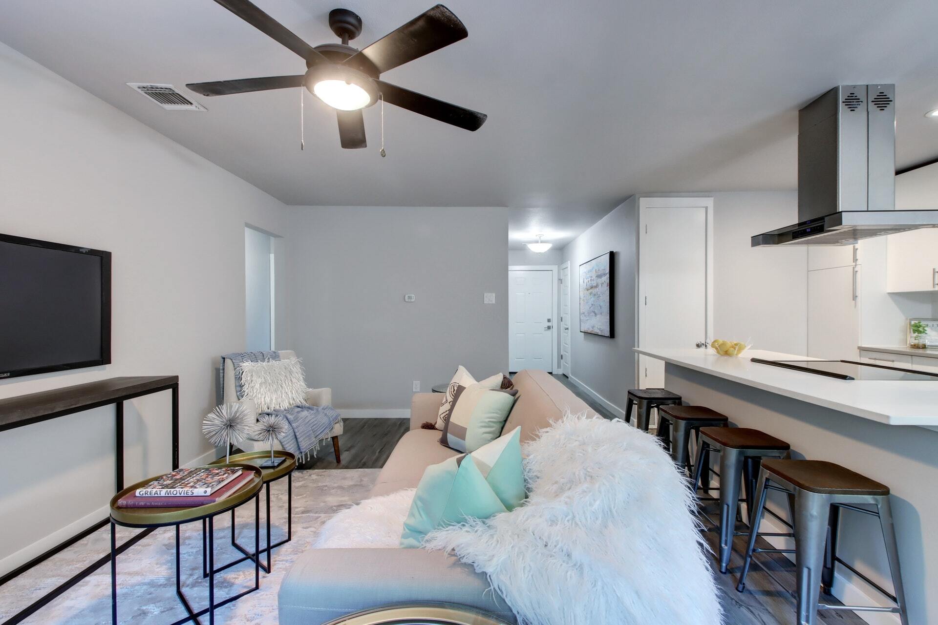 Building Photo - 3208 Northeast Dr