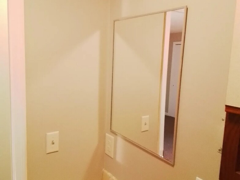 Building Photo - 959 Lancaster St