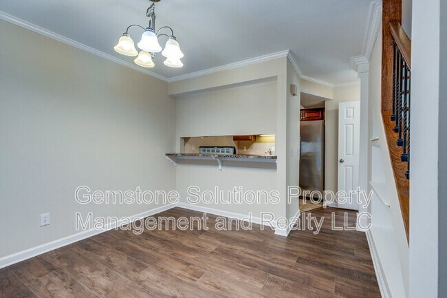 Building Photo - 1705 Granville Rd
