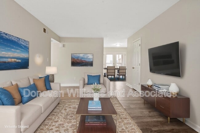 Building Photo - 4620 Central Ave