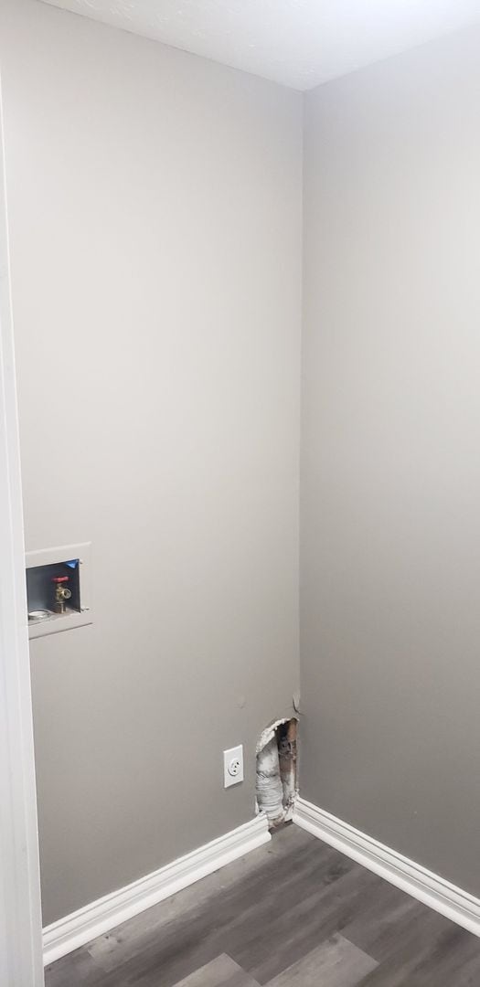 Building Photo - 2 bedroom 1 bath duplex