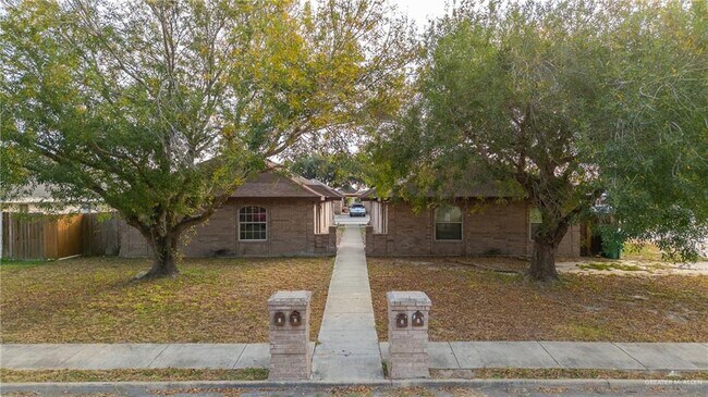 Building Photo - 24 Erica