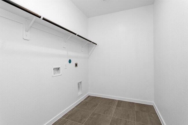 Building Photo - 18095 Martin Pines Dr