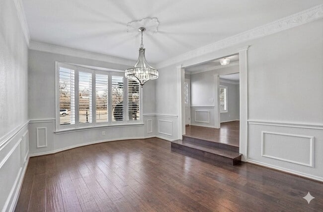 Building Photo - 4301 Bellaire Dr S