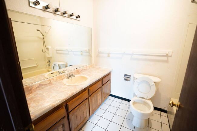 Building Photo - Single Level Home in McKinelyville