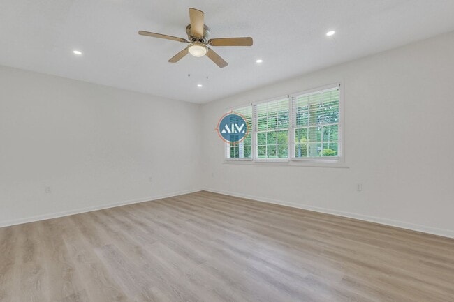 Building Photo - Rare opportunity minutes away from Savannah - 3-bedroom/2-bathroom home Move In Today!