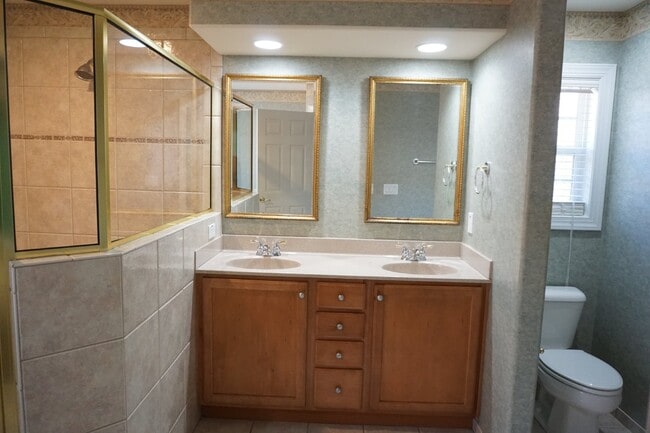 Building Photo - 1020 Ringlet Ct