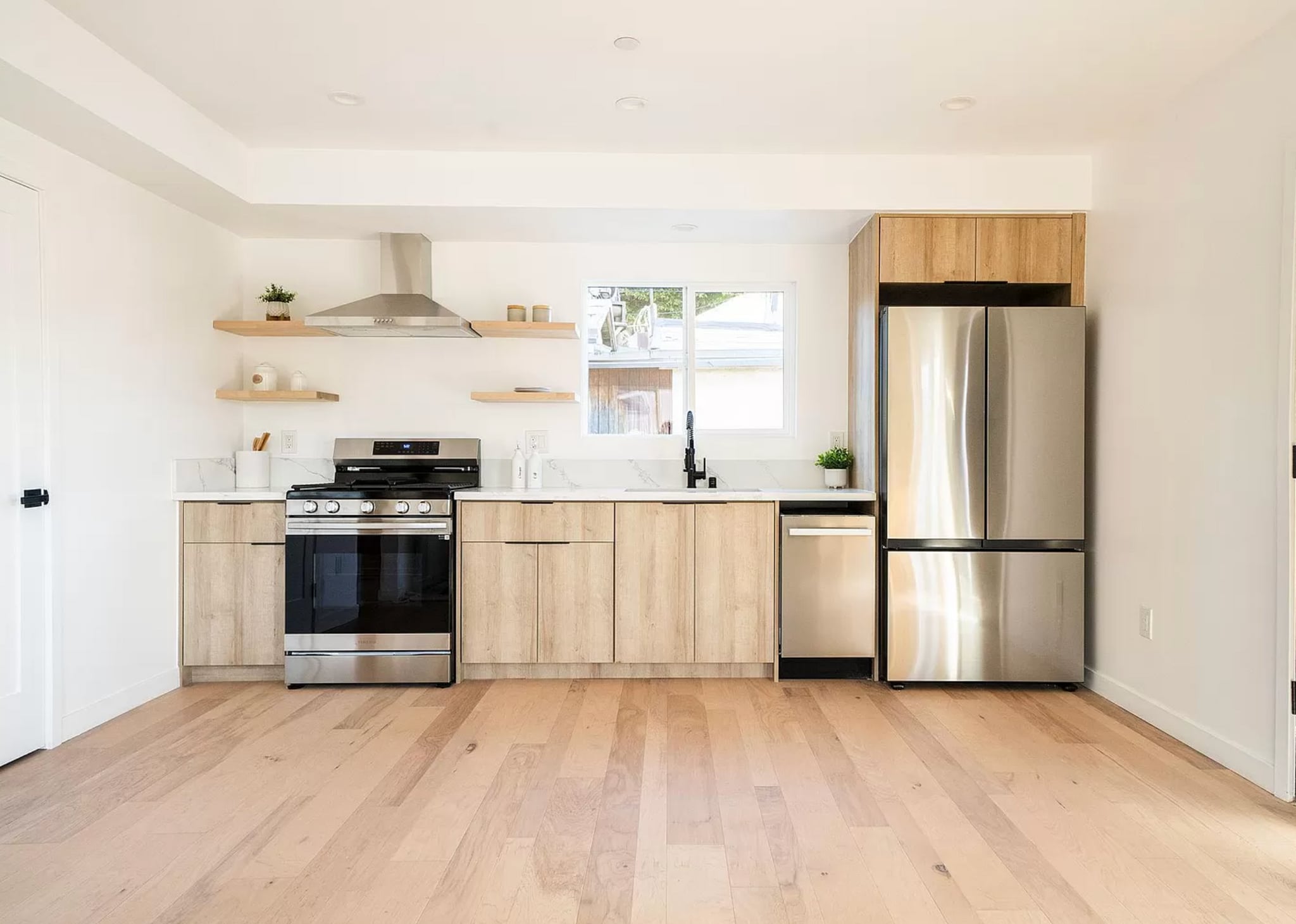 Building Photo - 2681 Roseview Ave