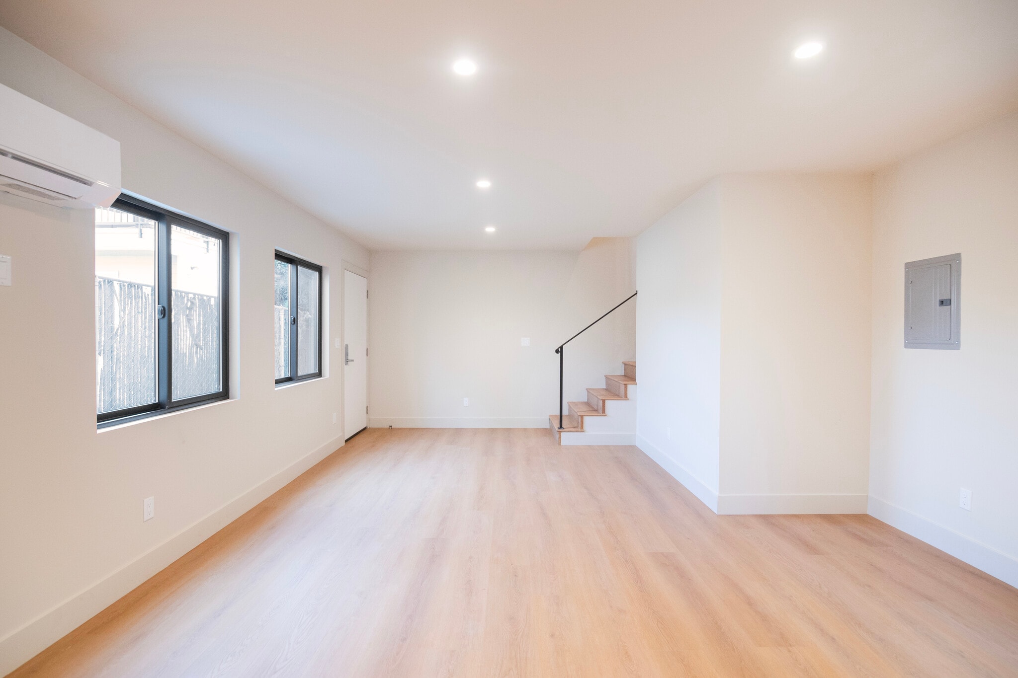 Building Photo - 4541 1/2 Melbourne Ave