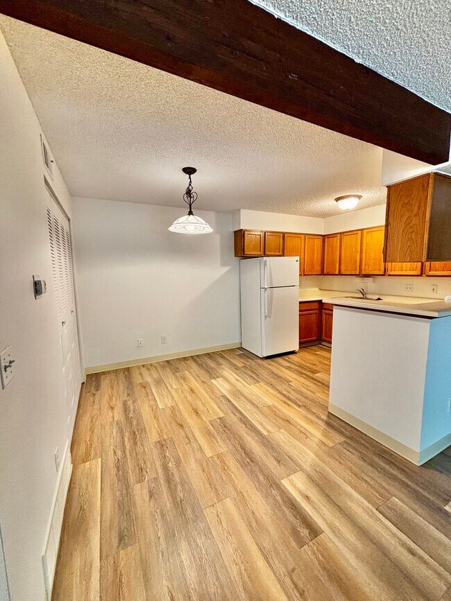 Building Photo - Spacious Green Mountain One Bedroom w/Pool...