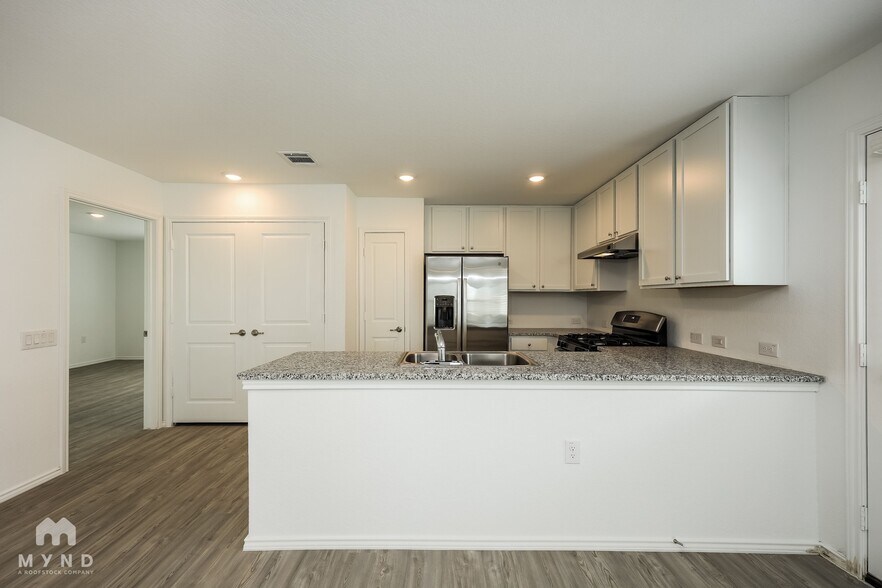 Building Photo - 939 Cook Bnd