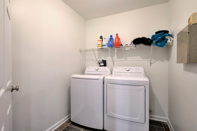 Building Photo - 7202 Cedar Forest Dr