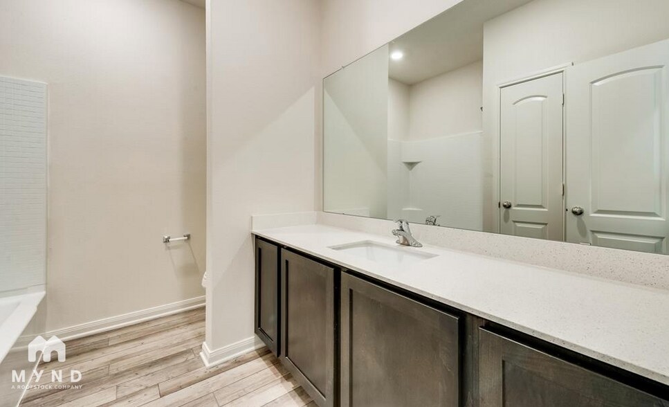 Building Photo - 143 Bovine Dr