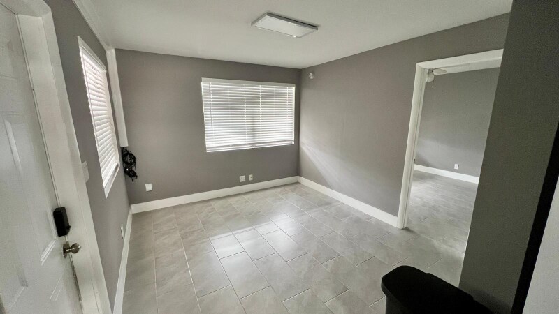 Building Photo - 1120 NE 23rd Pl