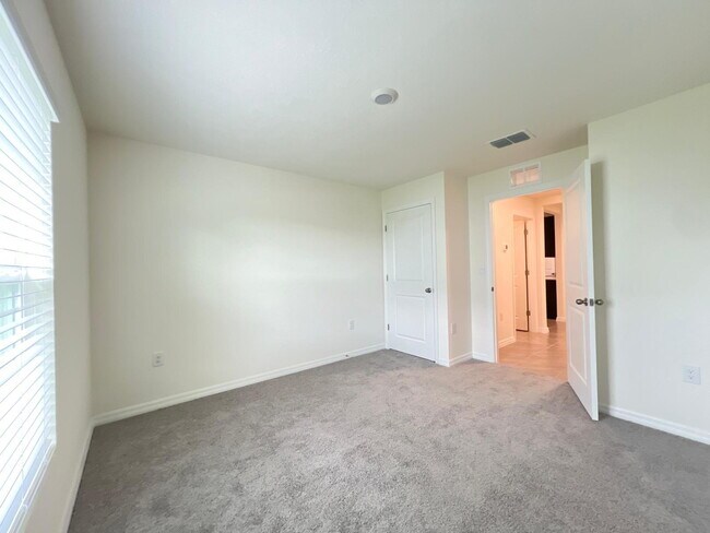 Building Photo - Beautiful, One-of-a-Kind 4-Bed, 3-Bath Hom...